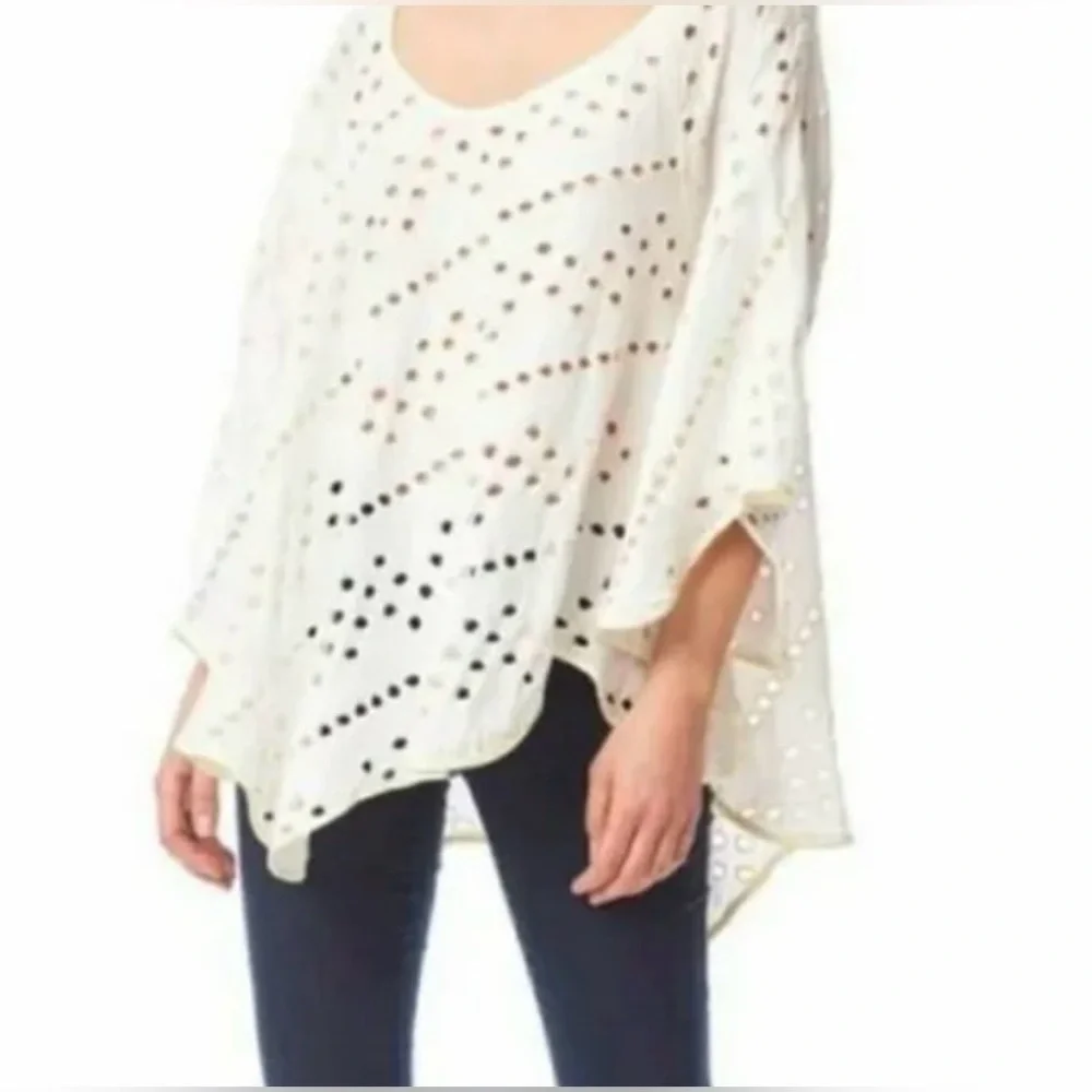 Free People|Boho blouse “Dot to dot eyelet top with split bell sleeves•Oversized